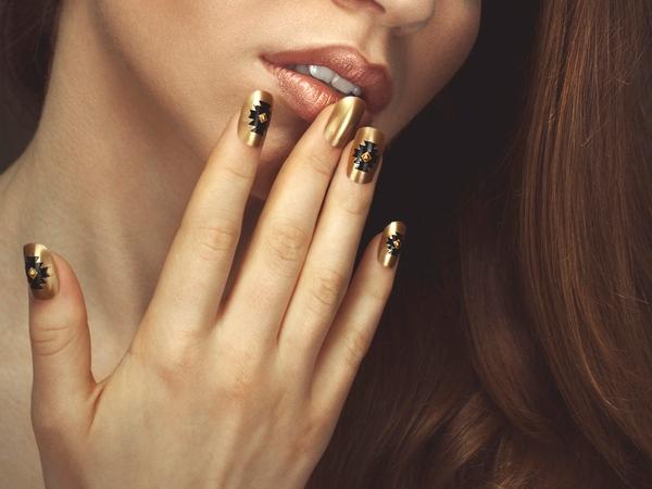 golden nails