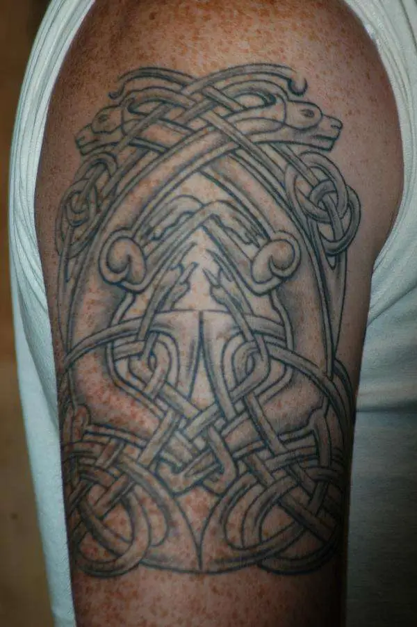 25 Awesome Celtic Knot Tattoos Slodive