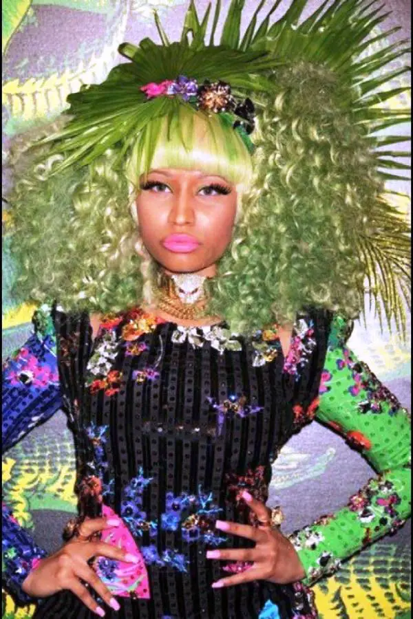 Nicki Minaj Hair Decorated With Leaves