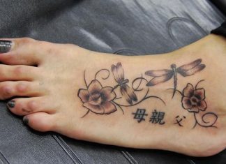 25 Flower Tattoos On Foot You Should Look At