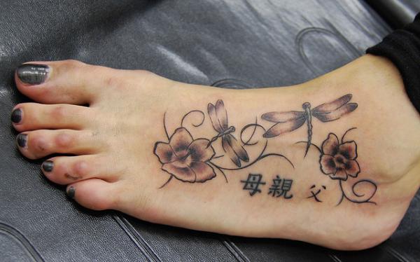 25 Flower Tattoos On Foot You Should Look At