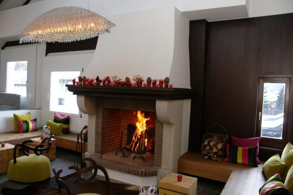 Giardino Mountain Fireplace And Lounge