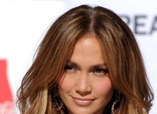 30 Sexy Brown Hair With Caramel Highlights jennifer lopez center Parted down hairstyle