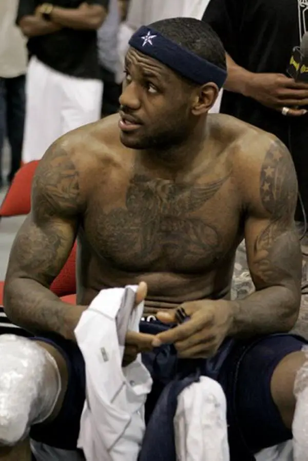 He had LeBron James give him a tattoo 🔥👑 - YouTube