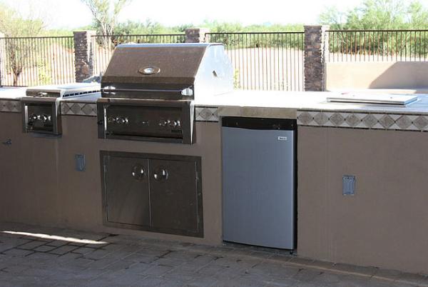 Full Outdoor Kitchen