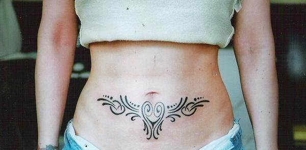 Lovely Curving Black Tribal Stomach Tattoo