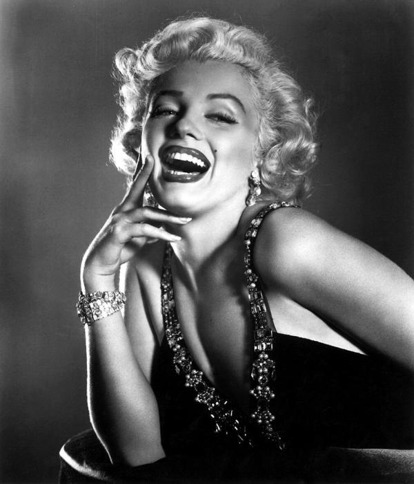 Marilyn Monroe Pictures Black And White Full Body Picturemeta 1555