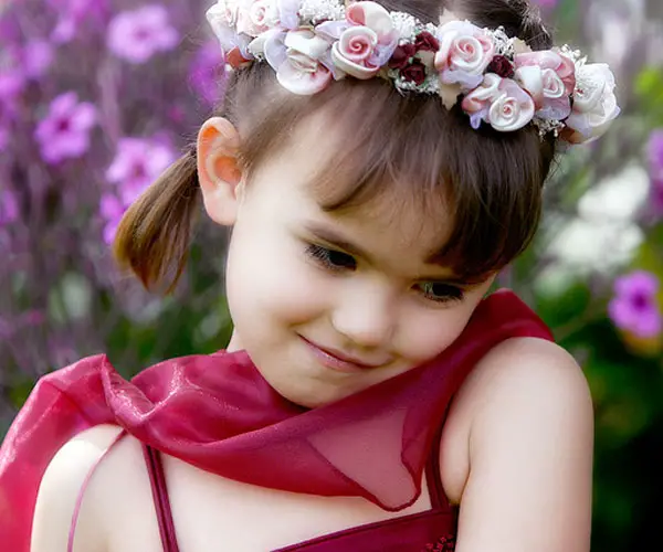 35 Astounding Flower Girl Hairstyles Slodive