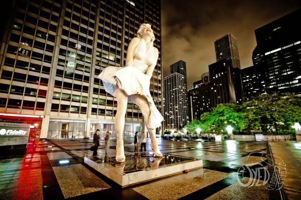 Marilyn Monroe Statue