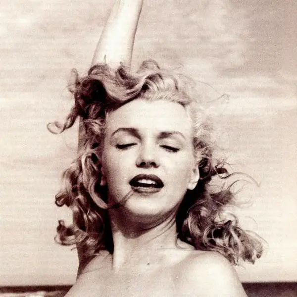 Posing Monroe