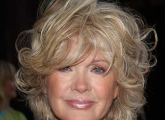 30 Awe-Inspiring Hairstyles For Women Over 60