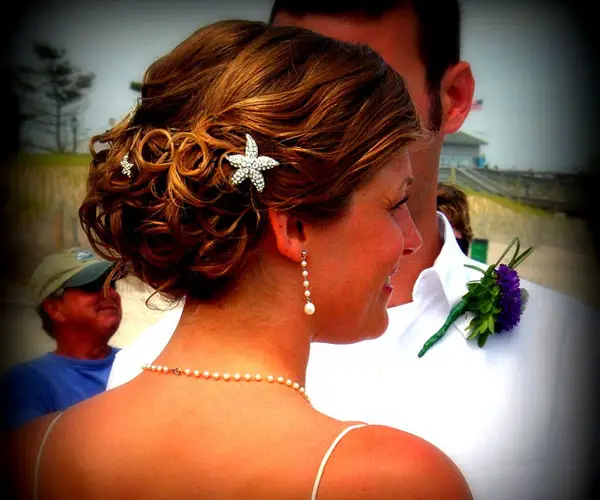 30 Fascinating Beach Wedding Hairstyles Slodive