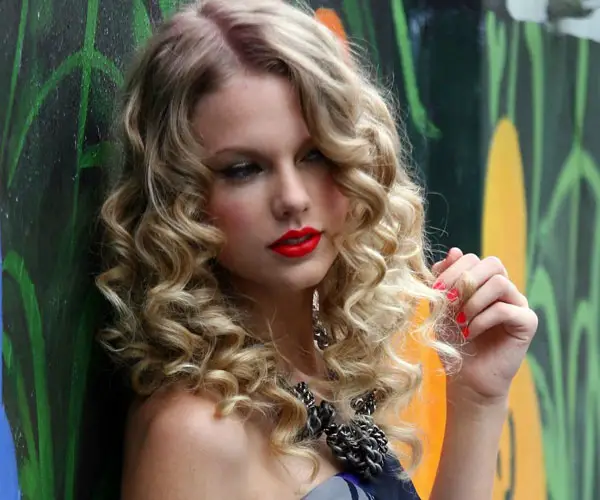 Curly Weave Hairstyles 30 Impressive Examples Design Press
