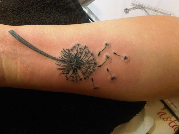 DANDELION TATTOO MEANINGS  INSPIRING DESIGNS YOU NEED TO SEE IN 2023   alexie