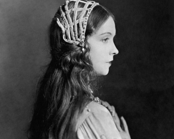 1920s Long Hairstyle