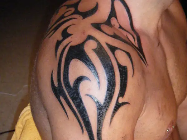 tribal art shoulder tattoos