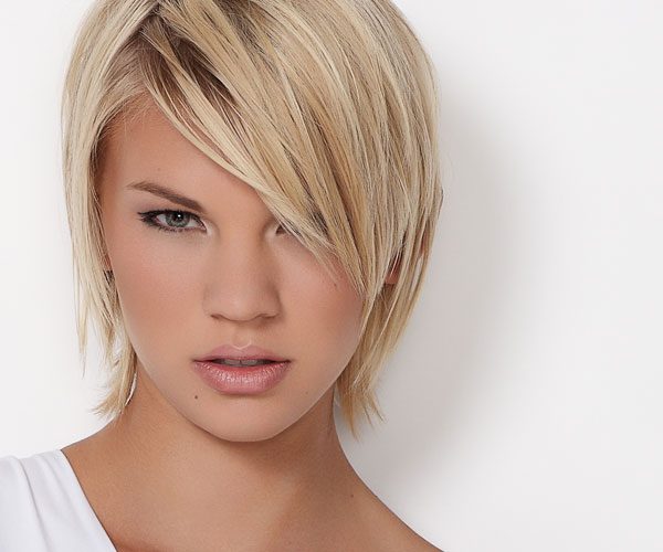 30 Sleek Hairstyles With Side Bangs