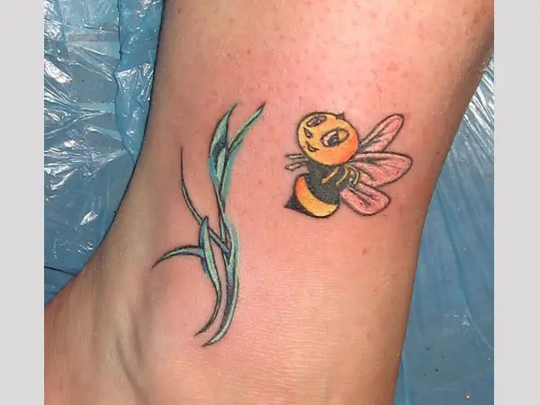 First tattoo of a fuzzy bumble bee by Maegan Knapp at Dear You Tattoo in  Kansas City, KS : r/tattoos