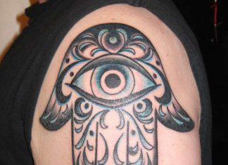 25 Striking Hamsa Tattoo Designs