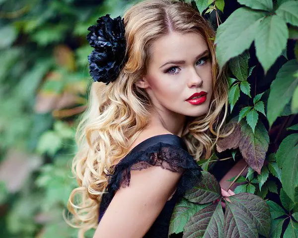 25 Elegant Long Hairstyles For Women
