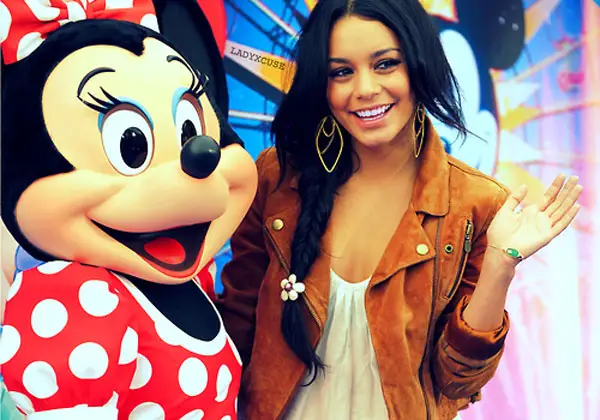 Vanessa Pose Minnie Mouse