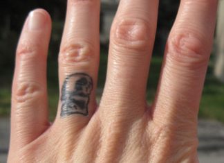 25 Fantastic Wedding Band Tattoos