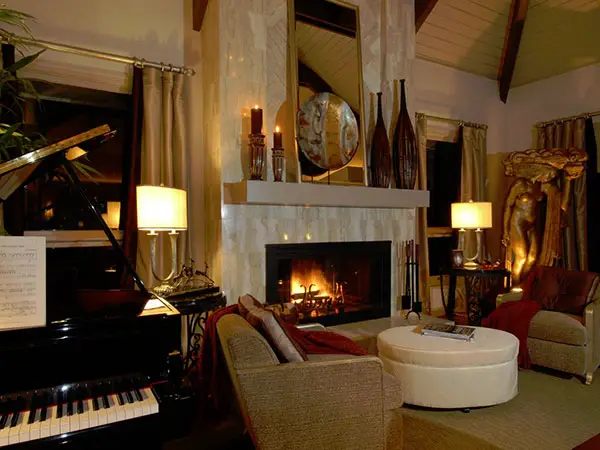 Cozy Fireplace Residence