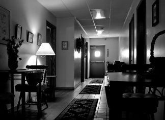 25 Sensational Hallway Decorating Ideas