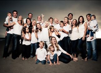 35 Stupendous Family Picture Ideas