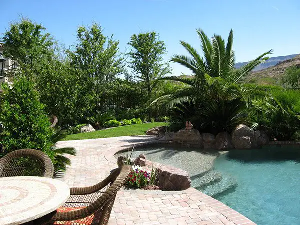25 Wonderful Tropical Landscaping Ideas