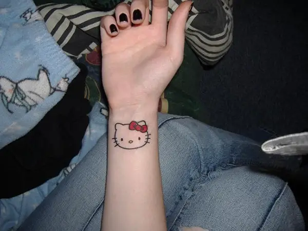 Saw this tattoo on Instagram not mine but the hello kitty is SO cute    rHelloKitty