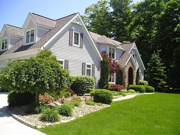 25 Splendid Home Landscaping Ideas