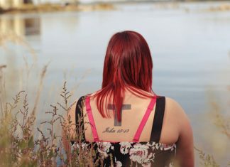 25 Adorable Simple Cross Tattoos