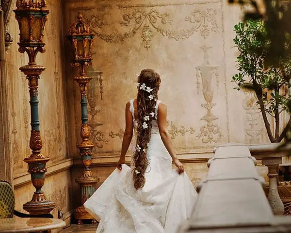 26 Charming Wedding Hairdos For Long Hair Slodive