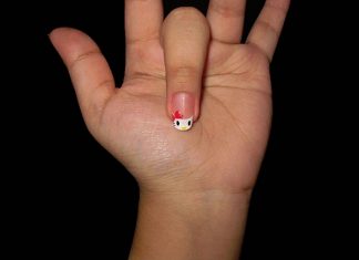 26 Overwhelming Hello Kitty Nail Designs