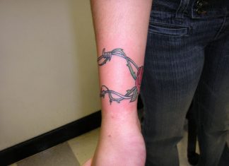 26 Addicted Barb Wire Tattoo Ideas