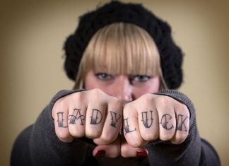 26 Tasteful Knuckle Tattoo Ideas