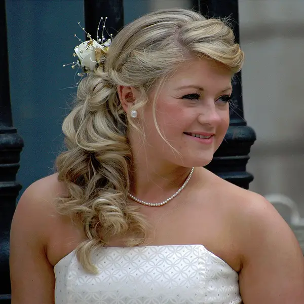28 Splashy Bridesmaid Hairstyles For Long Hair