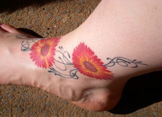 28 Elegant Foot Tattoos For 2013