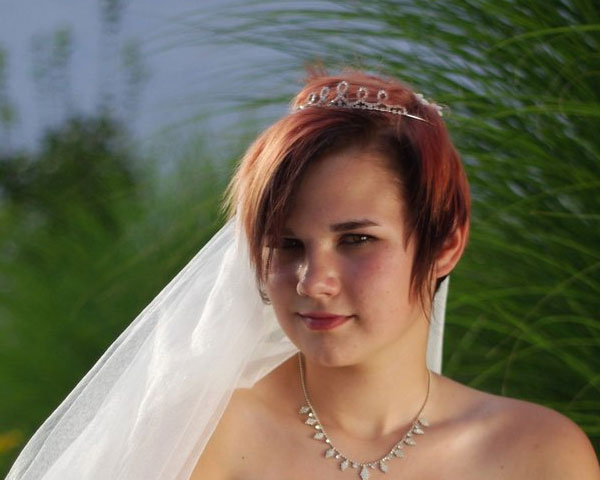 26 Spellbinding Short Hairstyles For Weddings