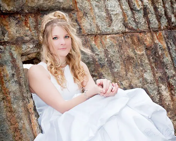 28 Elegant Half Up Half Down Wedding Hairstyles For 2013