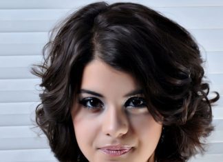 26 Graceful Short Hairstyles For Wavy Hair