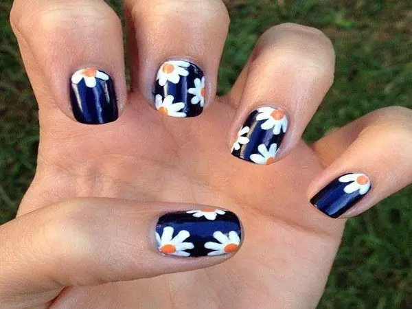 Dark Blue Nails with Daisies
