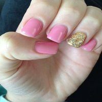 12 Pretty and Shiny Gold Nail Designs pink-and-gold-nails-200by200