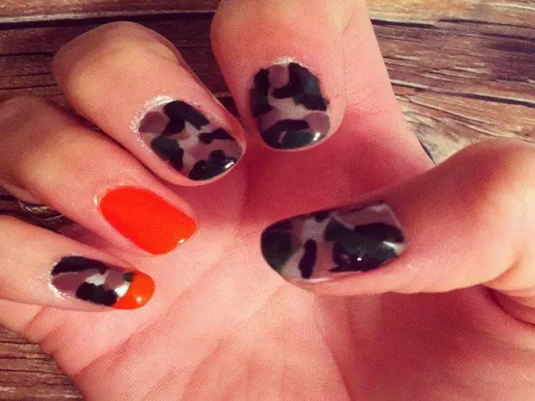Hunting Camouflage Nails with One Orange Nail and One Orange Tip