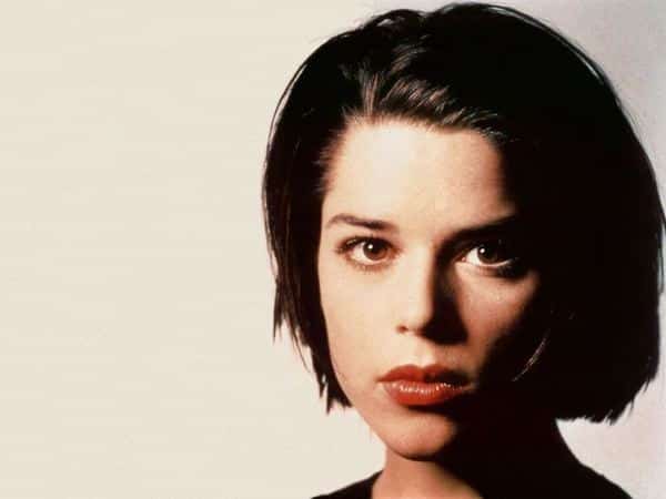 Young Neve Campbell Mega Short Bob Hairstyle