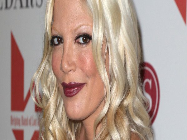 Tori Spelling Platinum Blond Curly Hair