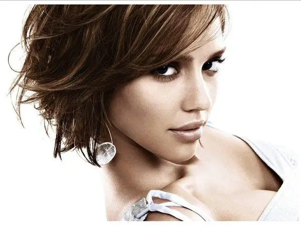 12 Gorgeous Jessica Alba Hairstyles