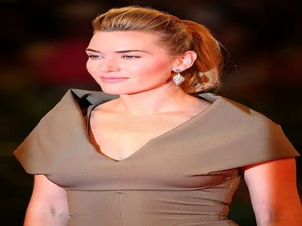 Kate Winslet Dark Blond Hair In Pony Tail