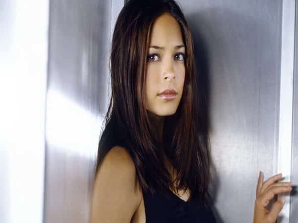 Kristin Kreuk Shoulder Length Messy Hair